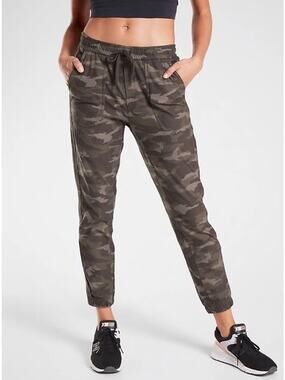 Athleta Camo Farallon Joggers 6 Green Camouflage Cotton Lounge Athleisure Edgy